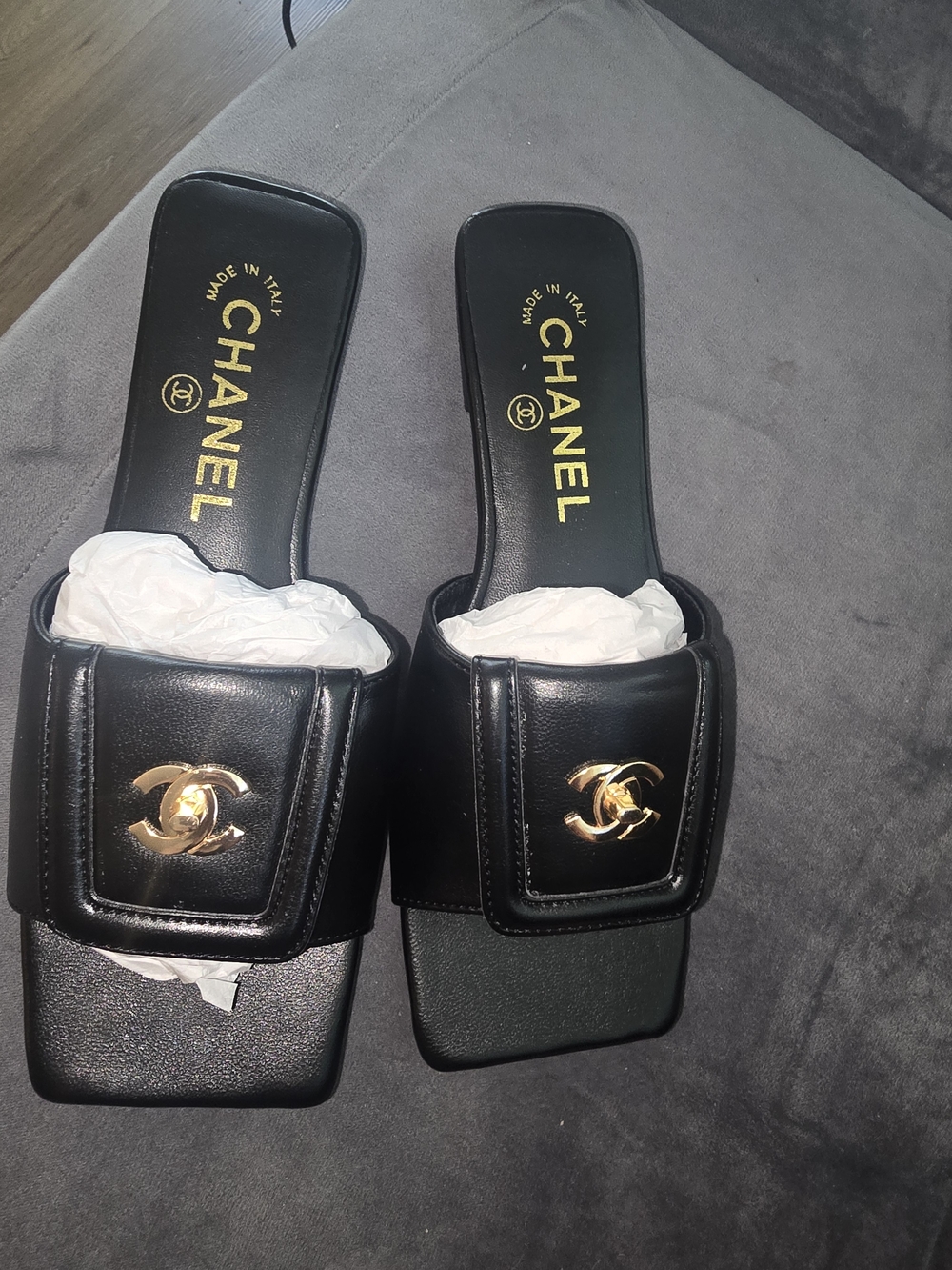 Chanel Black Leather Slide Sandals with Gold CC Logo - Picture 1 of 7